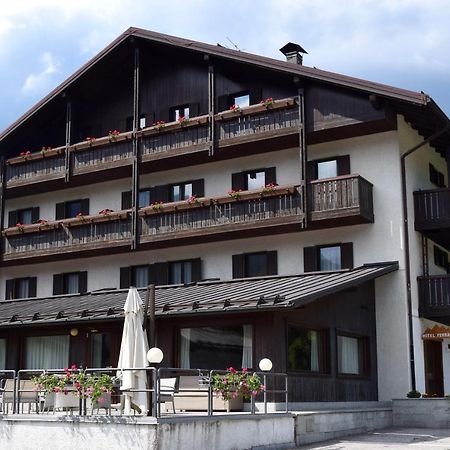 Hotel Ferrari Pinzolo Buitenkant foto