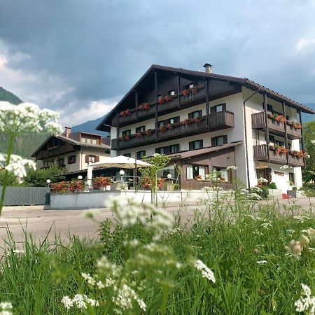Hotel Ferrari Pinzolo Buitenkant foto