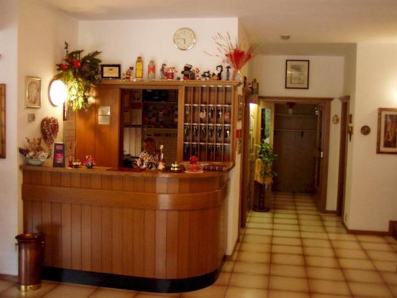 Hotel Ferrari Pinzolo Buitenkant foto