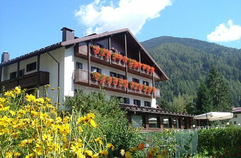 Hotel Ferrari Pinzolo Buitenkant foto
