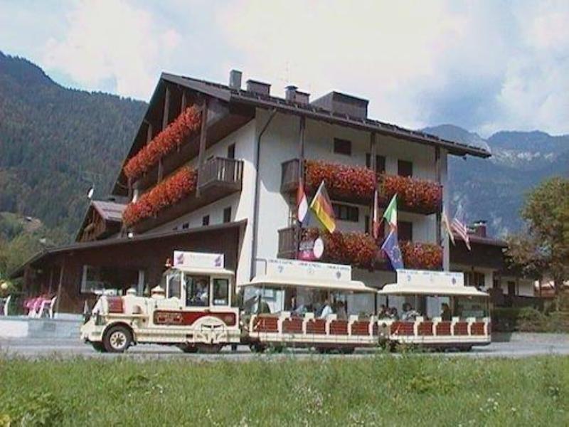 Hotel Ferrari Pinzolo Buitenkant foto