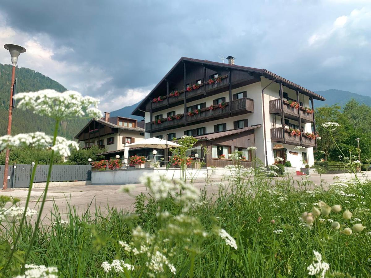 Hotel Ferrari Pinzolo Buitenkant foto