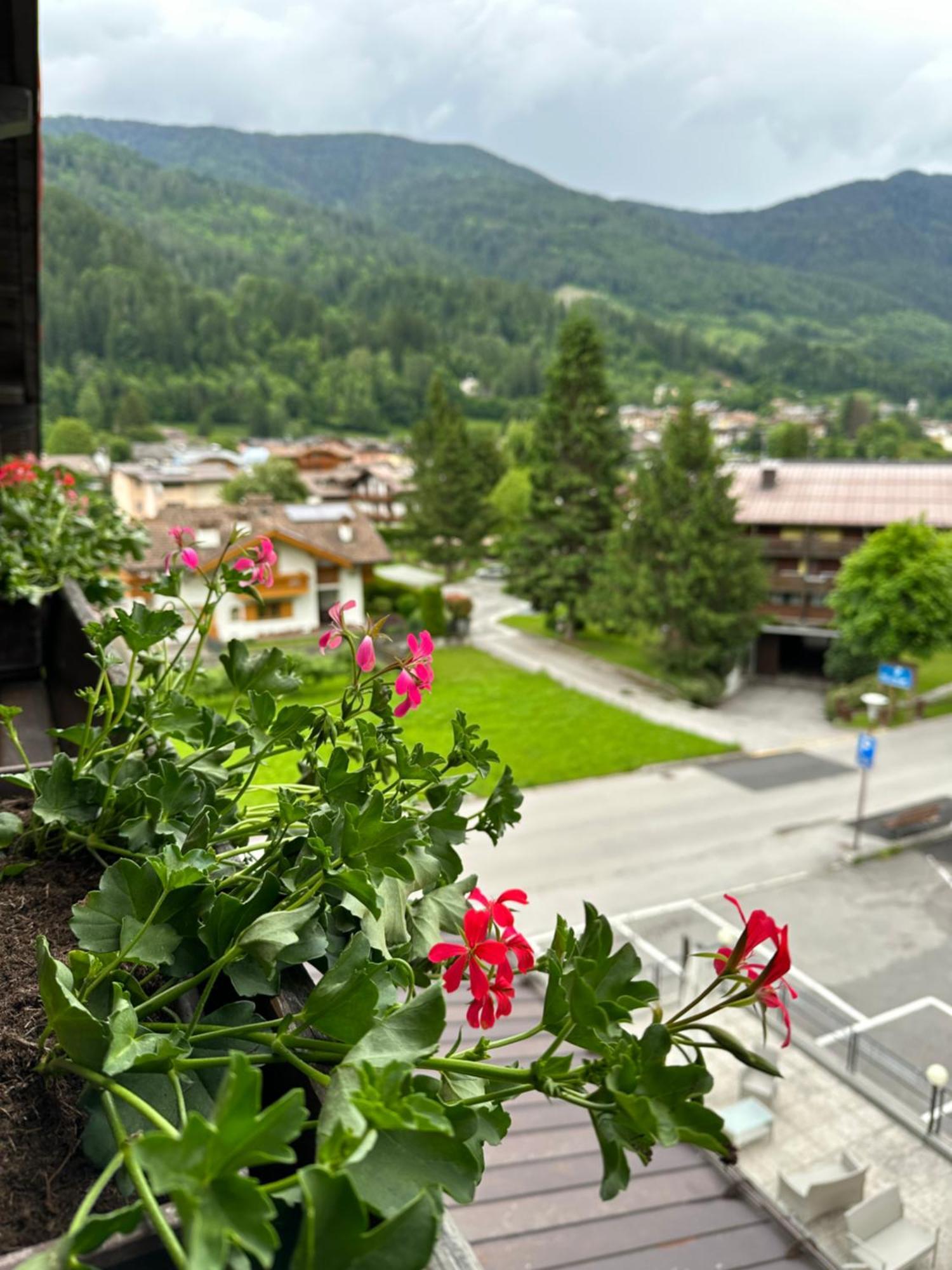 Hotel Ferrari Pinzolo Buitenkant foto
