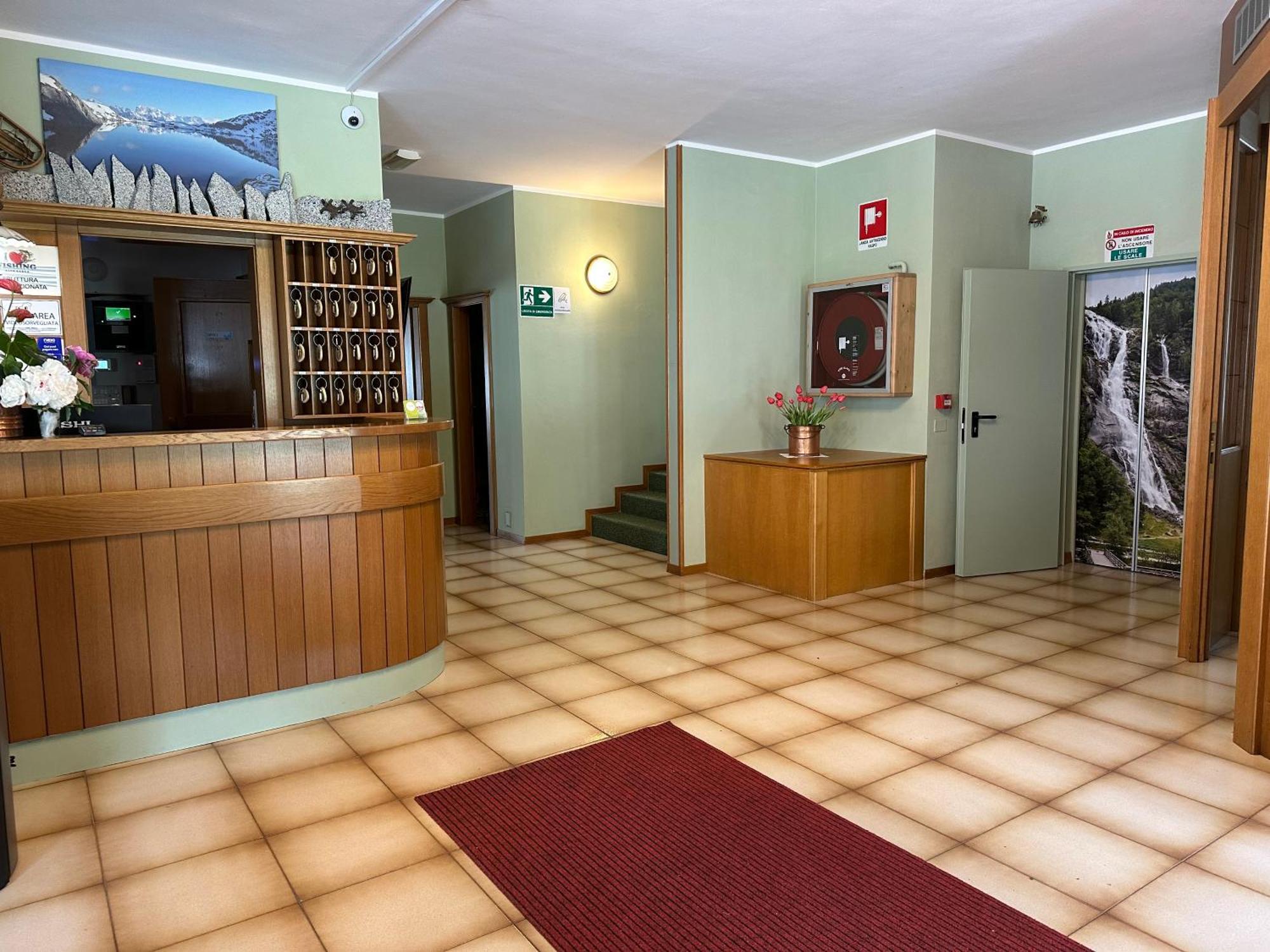 Hotel Ferrari Pinzolo Buitenkant foto