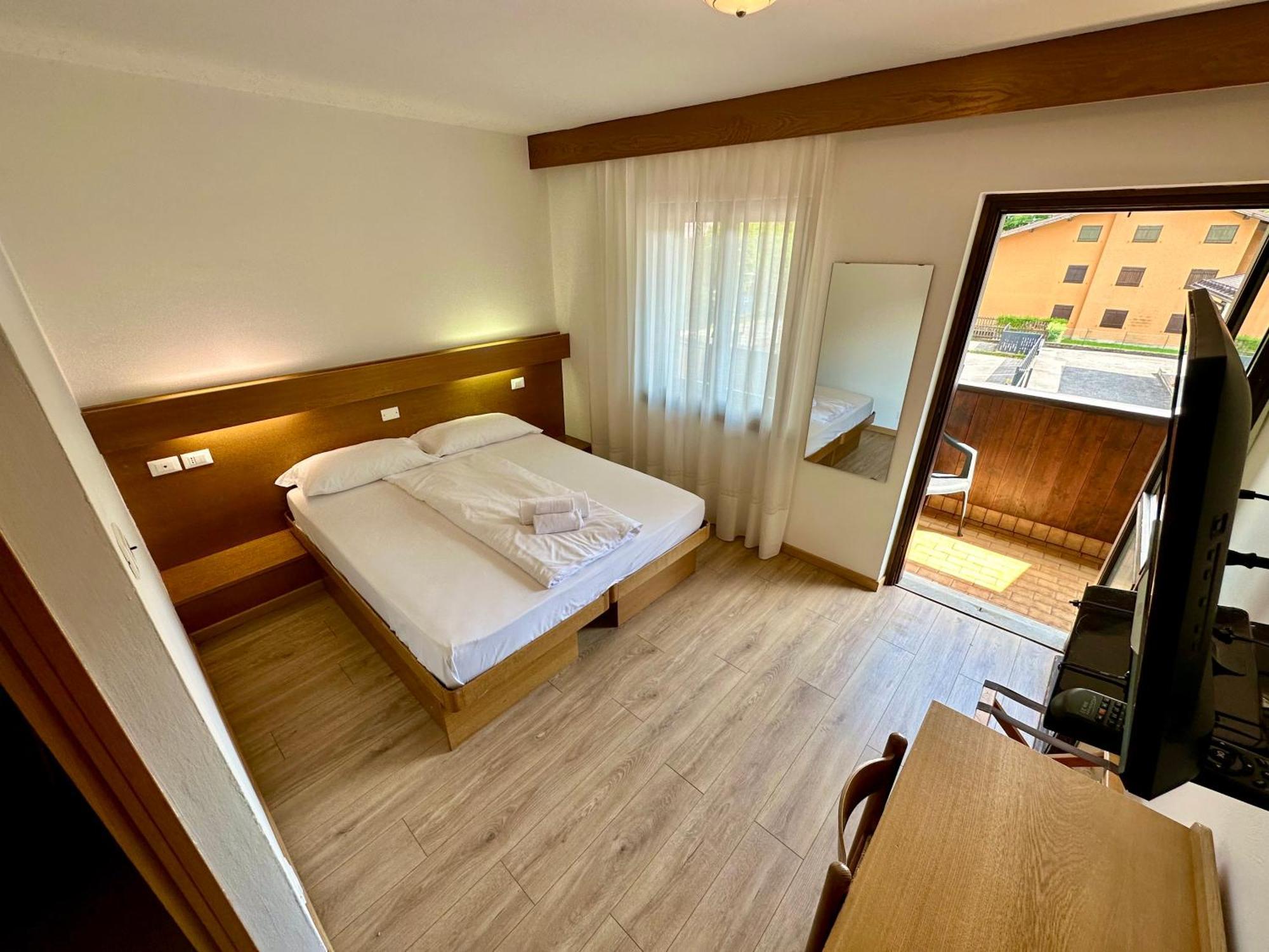 Hotel Ferrari Pinzolo Buitenkant foto