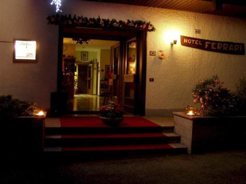 Hotel Ferrari Pinzolo Buitenkant foto