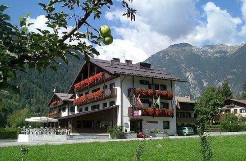 Hotel Ferrari Pinzolo Buitenkant foto